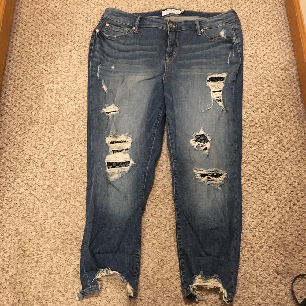 Size 18 TORRID Girlfriend Jean W/ Fishnet Insert